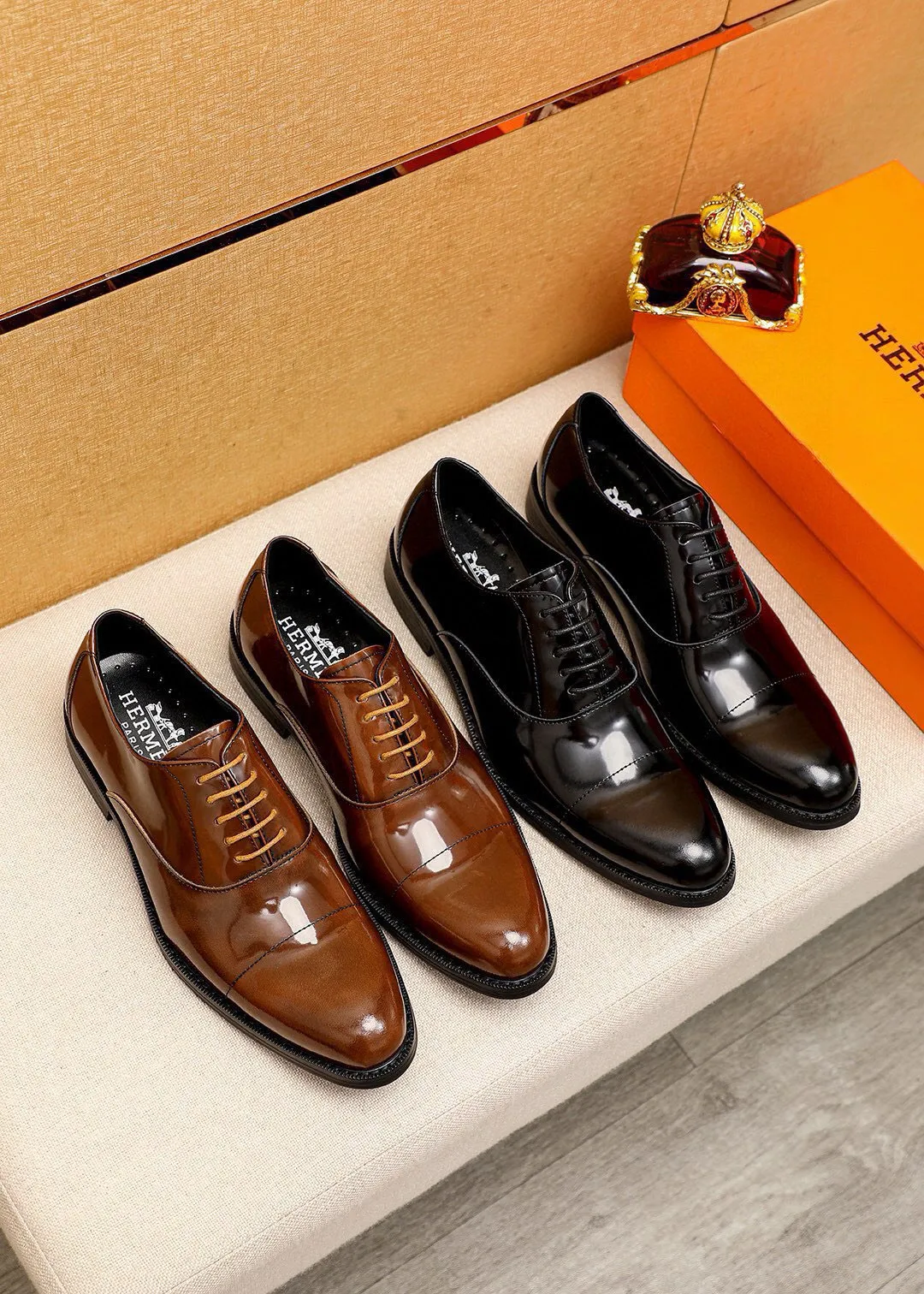 Men's shoes 💰460💐 Product trademark: HERMES "Hermès" business leather shoes Regular size: 38-44 (45🉑️customized) Product materials: Selected imported first-layer open-edge beaded calfskin upper, imported water-dyed 🐂 cowhide lining. Strong three-dimensional visual effect, non-slip and wear-resistant combination outsole Color: 2⃣️colors available